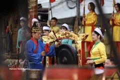 Un rituel de prière pour une bonne récolte lors du festival Khai Ha. Photo : VNA