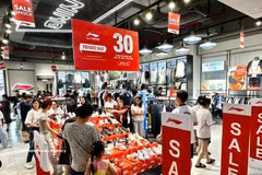 Les entreprises lancent de nombreux programmes promotionnels pour stimuler la demande des consommateurs. Photo : Vietnam+