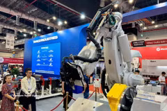 Le salon et forum des industries de soutien 2025 à Ho Chi Minh-Ville réunit plus de 200 stands d'entreprises nationales et d'investissements directs étrangers. Photo : VNA