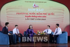 Les délégués à la conférence de presse, le 18 juin à la ville de Phu Quôc. Photo: VNA
