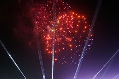 Feu d'artifice artistique lors de la soirée d'ouverture. Photo : Trinh Bang Nhiem - VNA