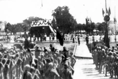Sur la place Ba Dinh, le 2 septembre 1945. Photo : VNA