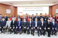 Des jeunes des provinces frontalières Vietnam-Chine s'unissent pour construire un avenir vert. Photo: VNA