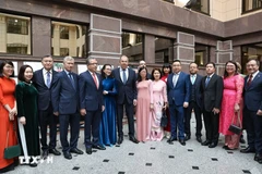Des représentants de l'ambassade du Vietnam en Russie. Photo : VNA