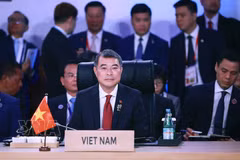 Le Premier ministre Le Minh Hung participe à la séance plénière du 48e sommet de l'ASEAN. Photo : VNA