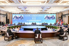 La table ronde des ministres de la Construction de l’ASEAN et de la Chine se tient le 15 septembre à Guilin. Photo: VNA