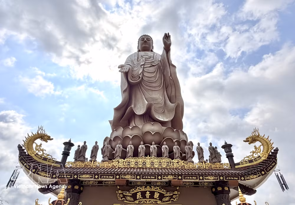 vnanet-02-tuong-phat-a-di-da-cao-24m-tai-chua-kim-tien-an-giang-8566269.jpg