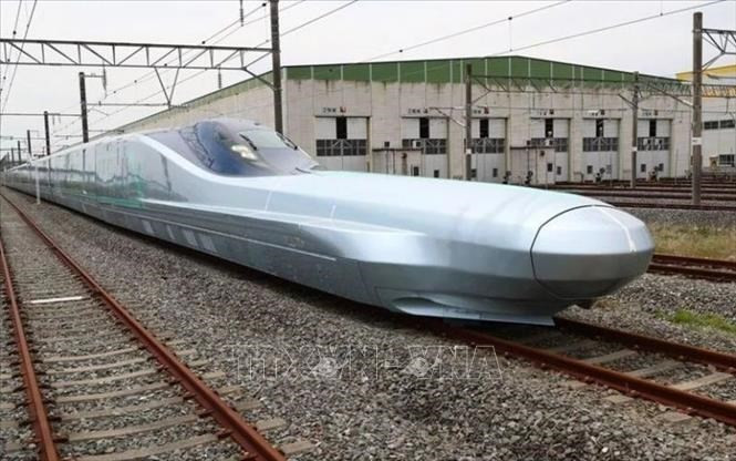 Le train à grande vitesse Shinkansen de nouvelle génération développé par la East Japan Railway Company (JR East). Photo : Japan RailPass/VNA duong-sat-2.jpg