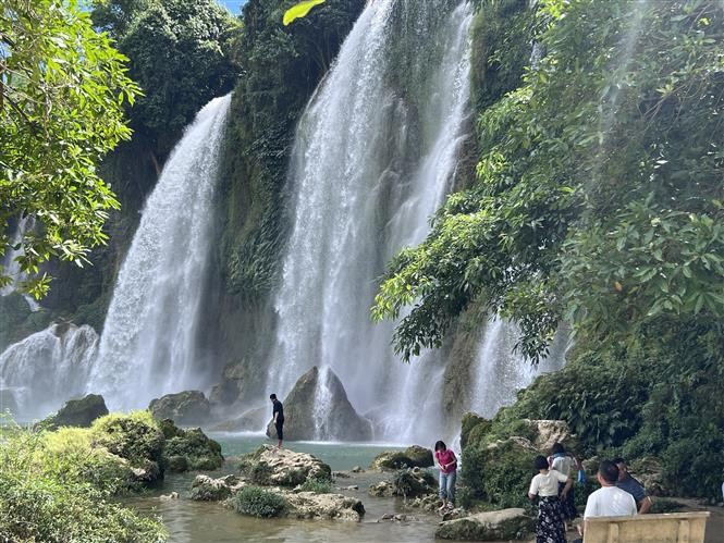 La cascade de Ban Gioc (commune de Dam Thuy, district de Trung Khanh) accueille plus de 133 000 touristes. Photo : VNA