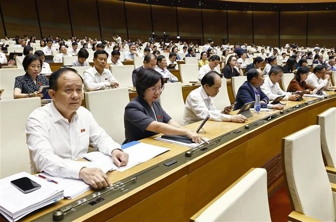 L'Assemblée nationale approuve une résolution modifiant la Constitution de 2013. Photo : VNA