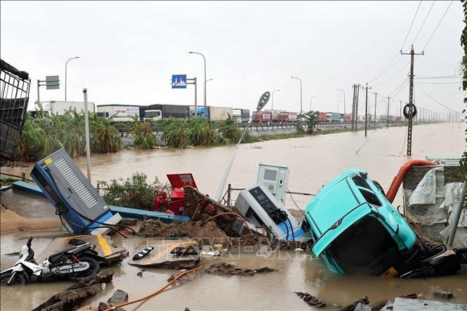 Dégâts causés par les pluies et inondations historiques dans le quartier de Phu Yen, province de Dak Lak. Photo : VNA