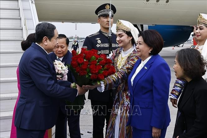 Le président de l’Assemblée nationale du Vietnam, Trân Thanh Mân, est arrivé ce samedi après-midi, 15 avril, à Tachkent, entamant ainsi sa visite officielle en Ouzbékistan, où il participera également à la 150e Assemblée générale de l’Union Interparlementaire. Photo : VNA
