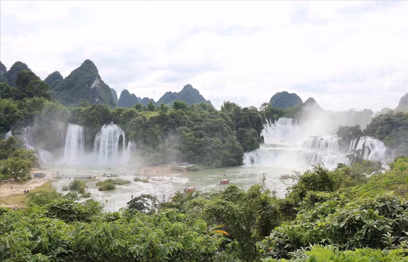 Panorama du site paysager des chutes de Ban Gioc – Detian. Photo : VNA
