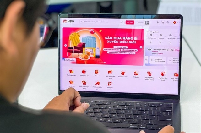 Le marché du commerce électronique, qui représentait 4 milliards de dollars en 2015, a été multiplié par huit pour atteindre 32 milliards de dollars l'an dernier. (Photo : VNA)