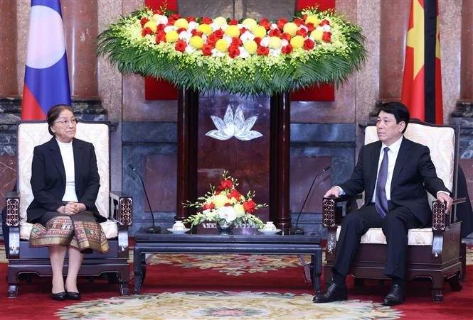 Le président Luong Cuong reçoit la vice-présidente lao Pany Yathotou. Photo : VNA