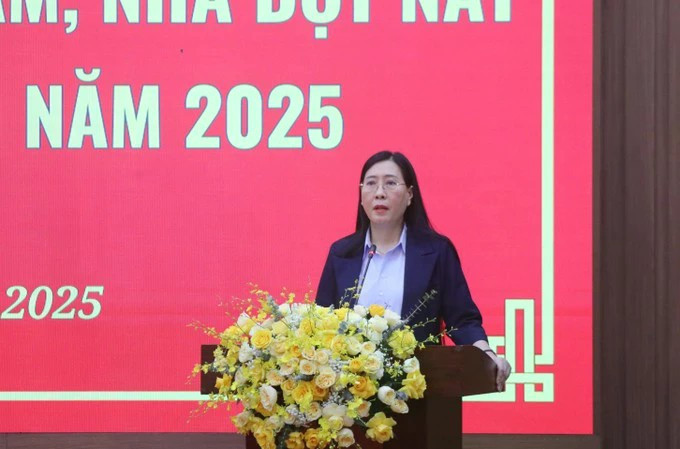 Bui Thi Quynh Van, secrétaire du Comité du Parti provincial de Quang Ngai, prend la parole lors de la conférence (Photo : VNA)