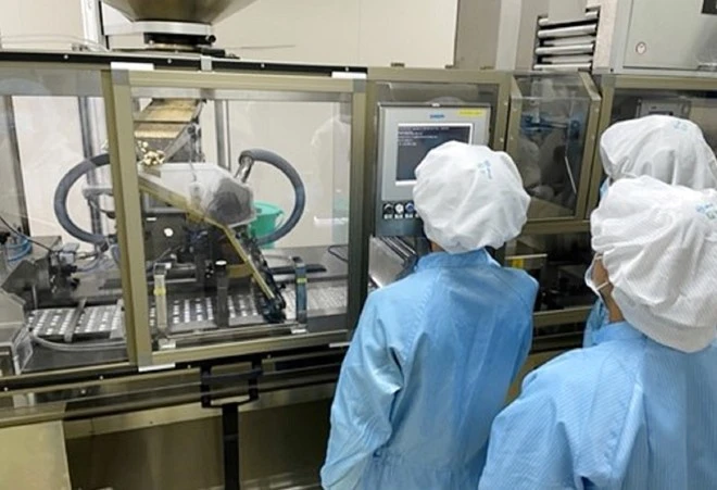 Dans un contexte de reprise économique mondiale et de demande croissante en matière de soins de santé, le marché vietnamien des fusions-acquisitions (M&A) dans les secteurs de la santé et de la pharmacie s'impose comme une destination de choix pour les capitaux étrangers. Photo : VNA