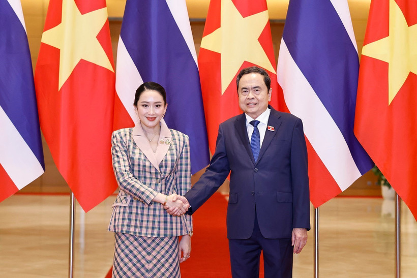 Le président de l'Assemblée nationale Tran Thanh Man et la Première ministre thaïlandaise Paetongtarn Shinawatra. Photo : VNA