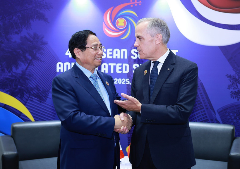 e Premier ministre Pham Minh Chinh et son homologue canadien Mark Carney. Photo : VNA