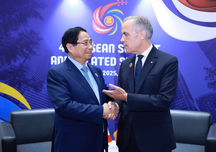 e Premier ministre Pham Minh Chinh et son homologue canadien Mark Carney. Photo : VNA