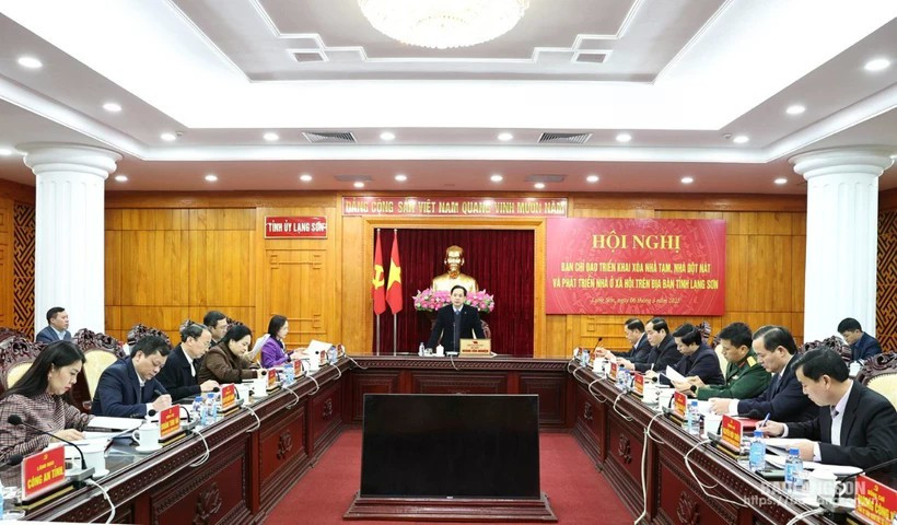 Le secrétaire du Comité du Parti provincial de Lang Son, Hoang Van Nghiem, prend la parole lors de la conférence (Photo : baolangson.vn)