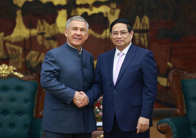 Le Premier ministre Pham Minh Chinh (droite) et R.N. Minnikhanov, chef de la République du Tatarstan de la Fédération de Russie. Photo : VNA