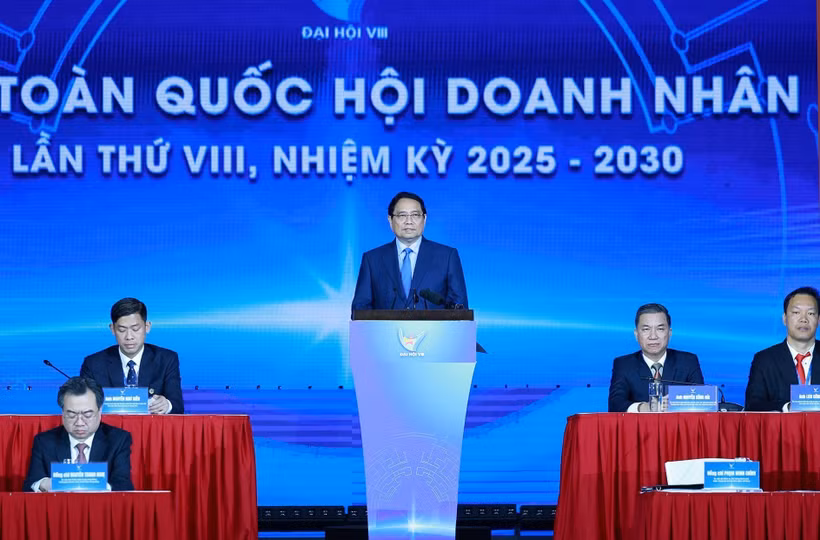 Le Premier ministre exhorte les jeunes entrepreneurs vietnamiens à l'intégrité et à l'innovation pour l'essor national. Photo : VNA