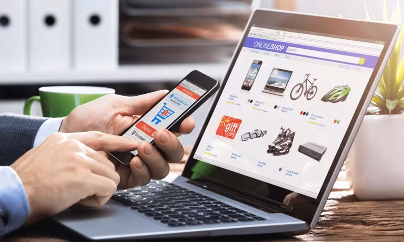 Le commerce électronique vietnamien se trouve à un moment charnière, se préparant à entrer dans une nouvelle phase de croissance, plus rapide, plus durable et plus qualitative. Photo : VTVonline