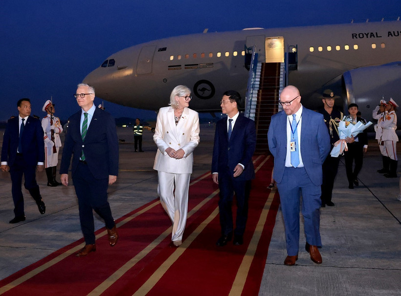 - La gouverneure générale d'Australie, Sam Mostyn, et son épouse sont arrivées à Hanoï le soir du 9 septembre, entamant leur visite d'État de quatre jours au Vietnam. Photo : VNA