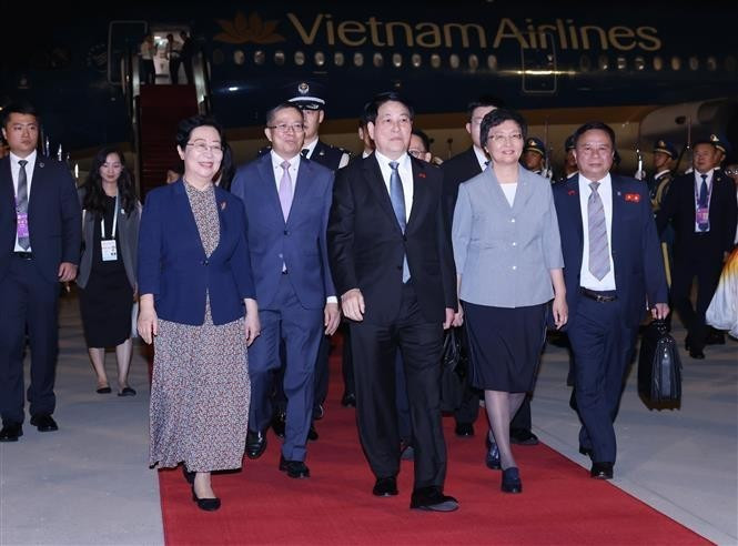 Le président Luong Cuong et une délégation vietnamienne de haut rang sont arrivés à Pékin le 2 septembre au soir. Photo : VNA