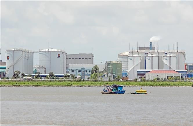 Entrepôt de pétrole importé de Petrolimex au port de Hai Phong. Photo : VNA