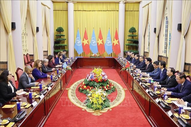 Lors de l'entretien entre le secrétaire général de l’ONU Antonio Guterres et le président Luong Cuong. Photo : VNA