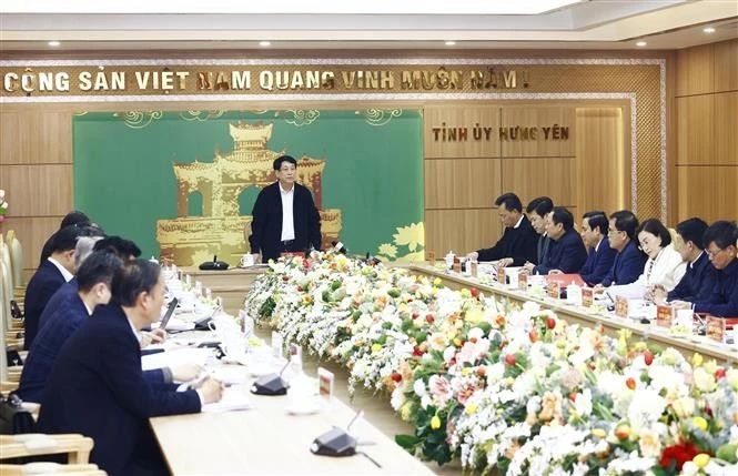 Le président Luong Cuong lors de la réunion avec les autorités de Hung Yen. Photo : VNA