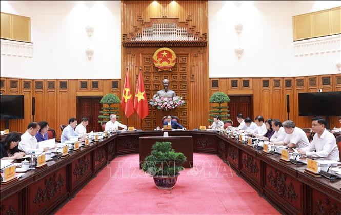 Le Premier ministre Pham Minh Chinh souligne la nécessité de réorganiser les services publics conformément aux orientations du Parti et aux exigences pratiques. Photo : VNA