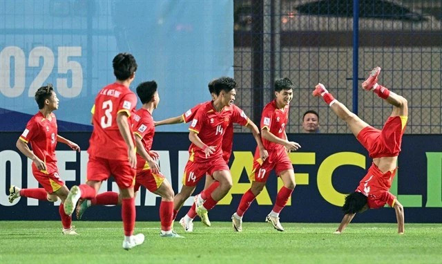 Hoang Trong Duy Khang (7) est ravi de son égalisation contre l'Australie. (Photo : AFC)