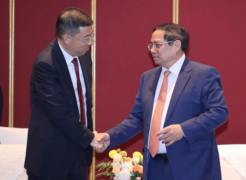 Le Premier ministre Pham Minh Chinh (à droite) rencontre le président de la Banque de Chine (BOC), Ge Haijiao, le 24 juin 2025. (Photo : VNA)