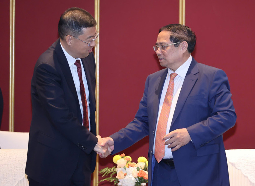 Le Premier ministre Pham Minh Chinh (à droite) rencontre le président de la Banque de Chine (BOC), Ge Haijiao, le 24 juin 2025. (Photo : VNA)