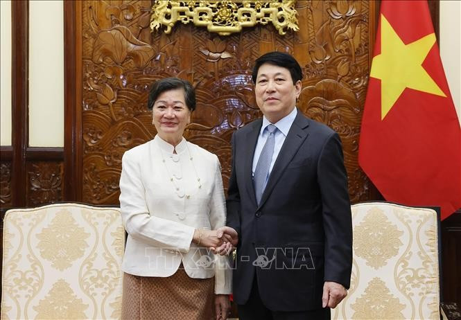 Le président vietnamien Luong Cuong a reçu le 29 décembre l'ambassadrice du Cambodge à Hanoï, Chea Kimtha, venue prendre congé au terme de son mandat au Vietnam. Photo : VNA