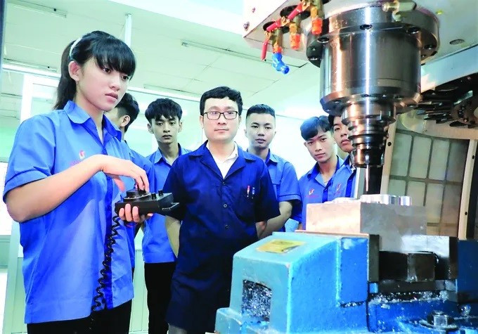 Enseignants et élèves du College technique Ly Tu Trong (HCMC) lors d'une séance d'entraînement. Photo sggp.org.vn