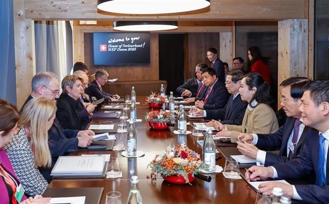 Lors de l'entretien entre le Premier ministre Pham Minh Chinh et la présidente suisse Karin Keller-Sutter à Davos le 21 janvier. Photo : VNA