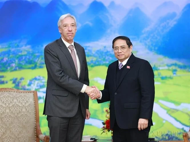 Le Premier ministre Pham Minh Chinh (droite) et le ministre des Affaires étrangères, João Gomes Cravinho. Photo : VNA
