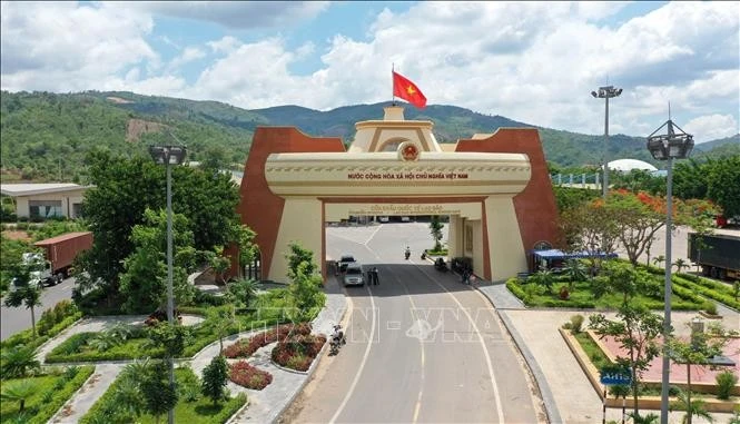 Le poste frontière international de Lao Bao, dans la province centrale de Quang Tri, est l'un des neuf postes frontières internationaux le long de la frontière entre le Vietnam et le Laos. (Photo : VNA)