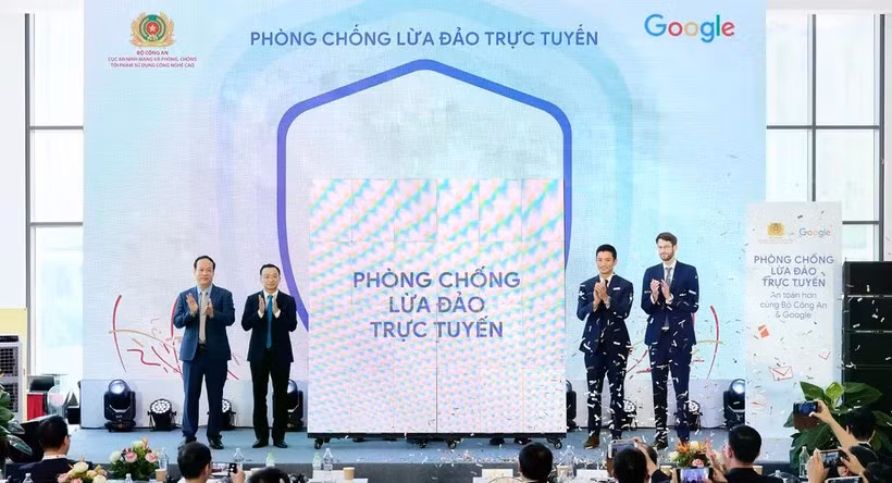 Des représentants du ministère de la Sécurité publique et de Google lors de l'événement du 26 juin. (Photo : gracieuseté de l'organisateur)