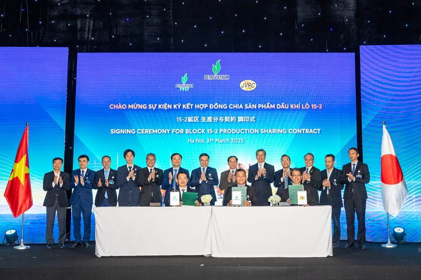 Lors de la cérémonie de signature. Photo : VNA