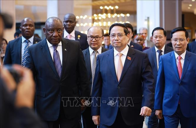 Le Premier ministre vietnamien Pham Minh Chinh participe au Forum d'affaires Vietnam-Afrique du Sud à Hanoï. Photo : VNA