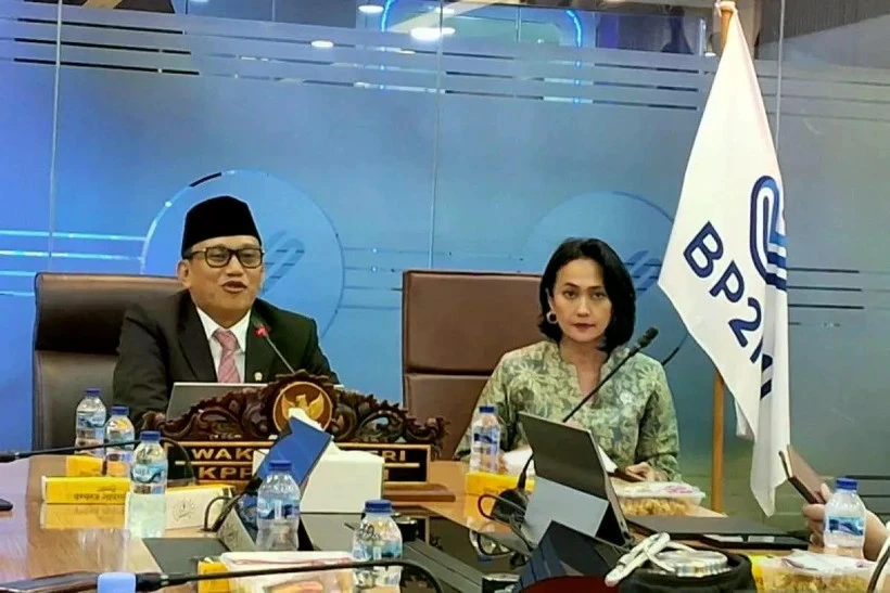 Le ministre indonésien de la protection des travailleurs migrants (P2MI), Abdul Kadir Karding (à gauche), lors d'une conférence de presse à Jakarta le 6 janvier 2025. (Photo : ANTARA)