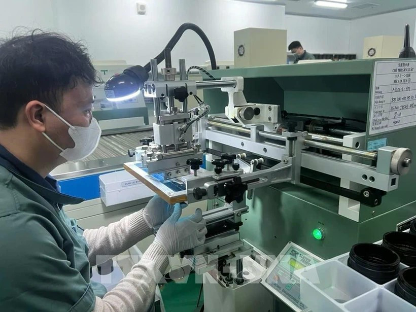 À l'usine Tamron Vinh Phuc (Photo : VNA)