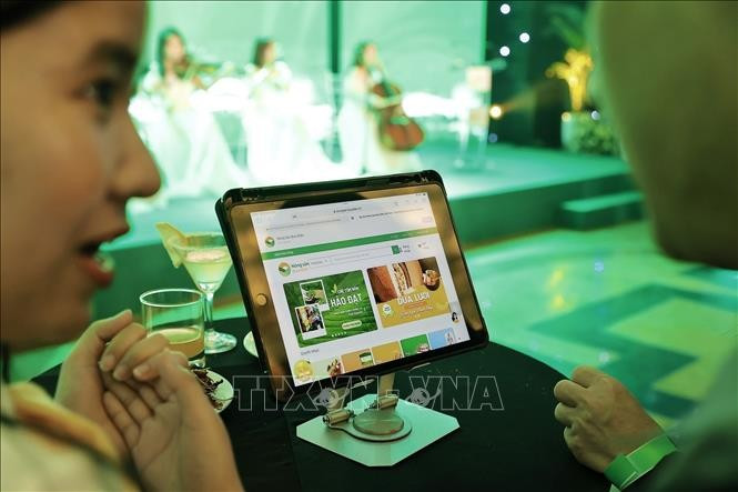 Découvrỉr la plateforme de commerce électronique nongsan.buudien.vn. Photo : VNA