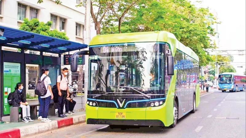 Hanoï et Hô Chi Minh-Ville accélèrent la transition vers un réseau de bus « verts ». Photo : nhandan
