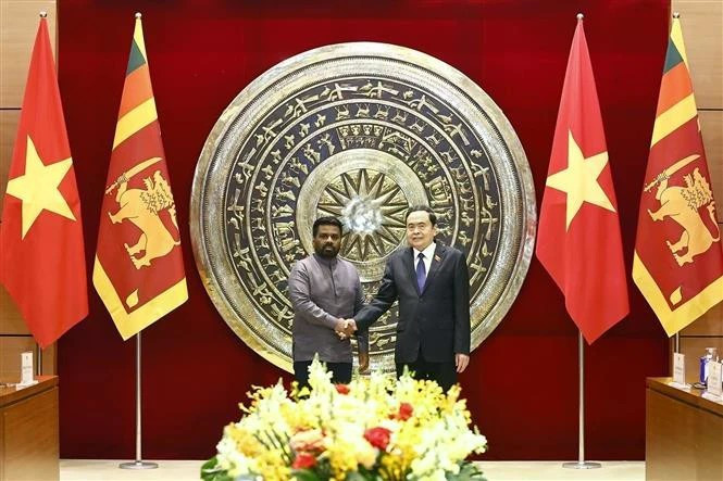 Le président de l'Assemblée nationale (AN), Tran Thanh Man (droite) et le président sri-lankais Anura Kumara Dissanayaka. Photo ; VNA